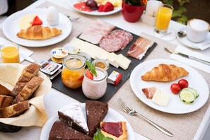 Daily buffet breakfast for a fee - Hotel Polo (Ascona)
