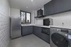 Suite, 1 Bedroom (Dining) | Private kitchen | Electric kettle - Holiday Inn Express Beijing Shijingshan Lakeview by IHG (Beijing)