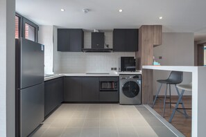 Suite, 2 chambres (Dining) | 1 chambre, coffre-fort, bureau, système d’insonorisation
