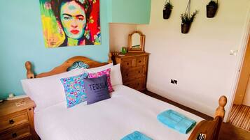 3 bedrooms, iron/ironing board, free WiFi, bed sheets