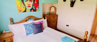 Maison de caractère avec bain à remous dans Vibrant Village!