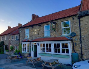 Exterior - Characterful Home With Hot Tub In Vibrant Village! (Scorton)
