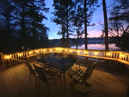 Spacious Lakefront Home, Amazing Views, Nice Dock, Sleeps 20 comfortably-Private