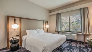 Ropa de cama de alta calidad y escritorio