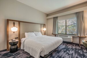 Room, 1 King Bed | Premium bedding, desk, laptop workspace, blackout drapes