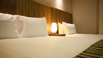 Quarto casal (1 King Bed + 1 Single Bed) | Escrivaninha, quartos à prova de som, Wi-Fi de cortesia, roupa de cama