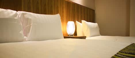 Double Room (1 King Bed + 1 Single Bed) | Desk, soundproofing, free WiFi, bed sheets