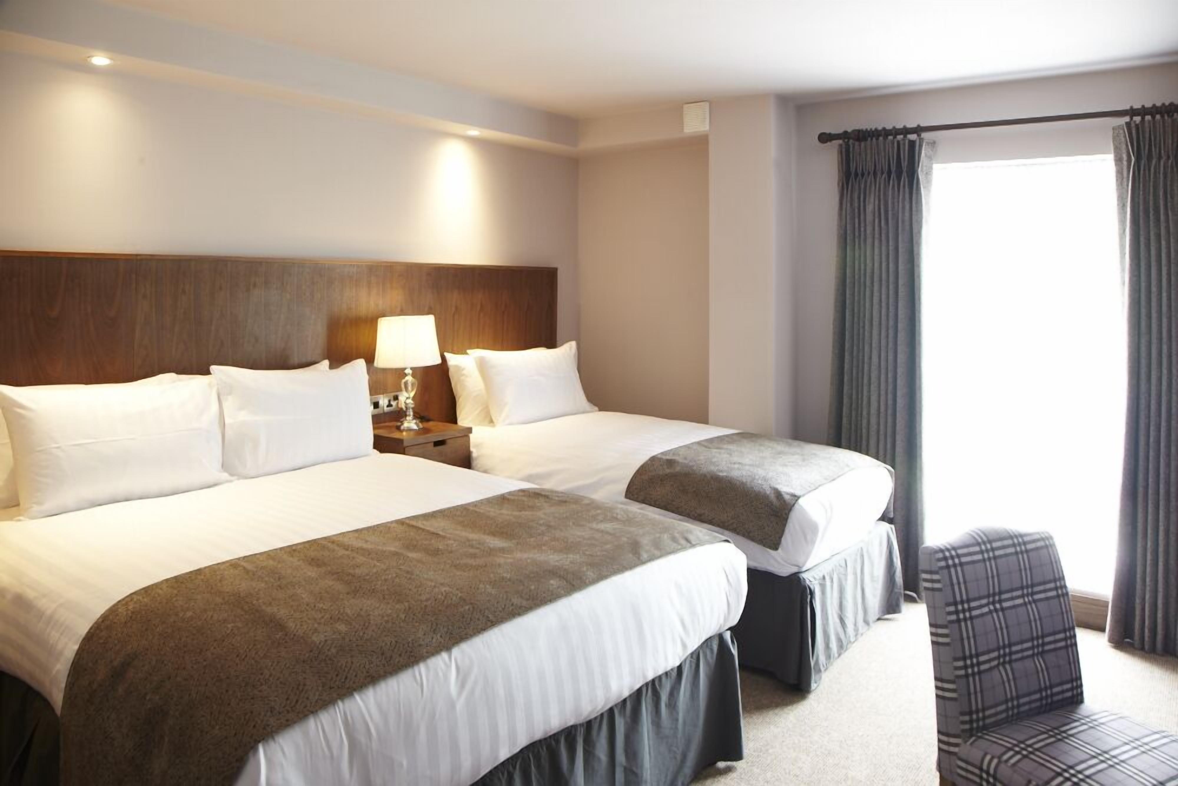 Double Room (1 King Bed + 1 Single Bed) | Desk, soundproofing, free WiFi, bed sheets