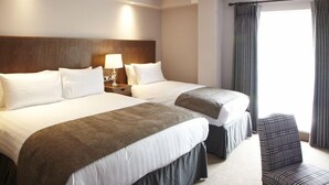 더블룸 (1 King Bed + 1 Single Bed)