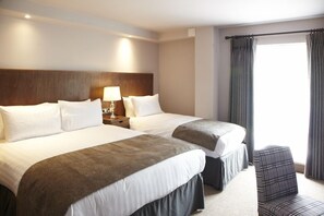 Escritorio, sistema de insonorización, wifi gratis y ropa de cama