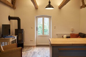 Fernseher, Kamin, Tischtennisplatte