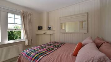 Cottage | 3 bedrooms, bed sheets