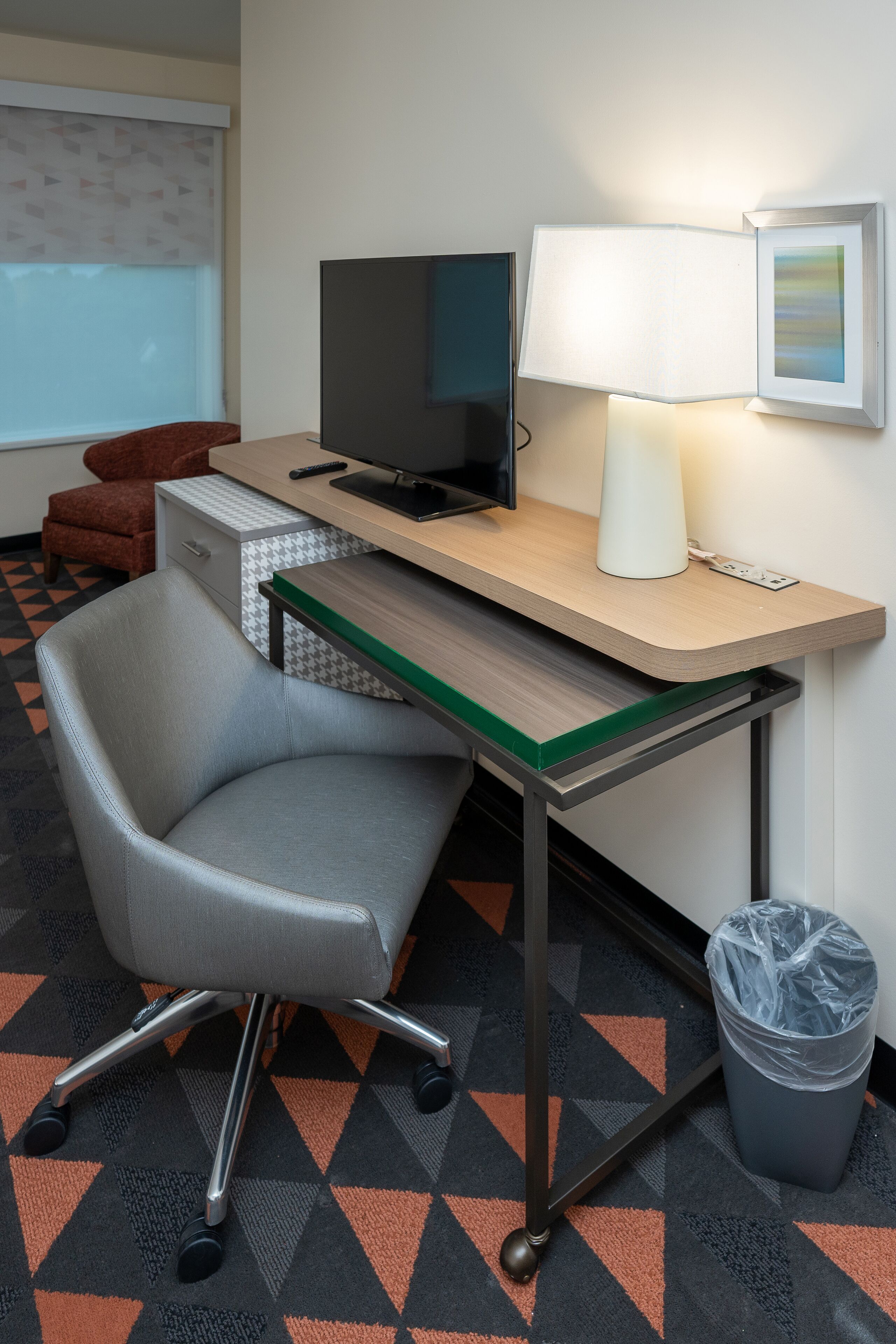 1 bedroom, premium bedding, desk, laptop workspace