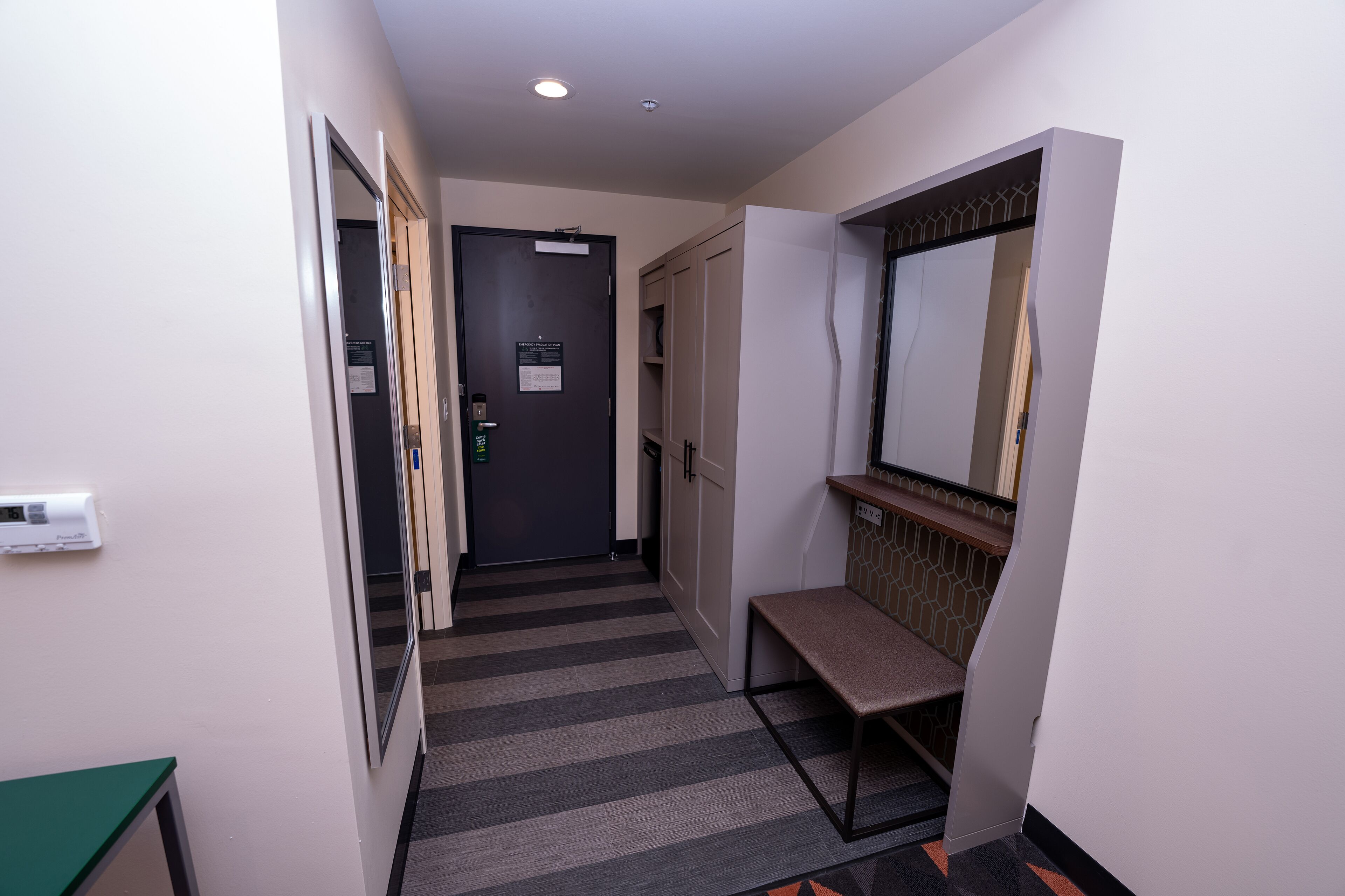 1 bedroom, premium bedding, desk, laptop workspace