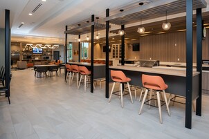 Breakfast and dinner served