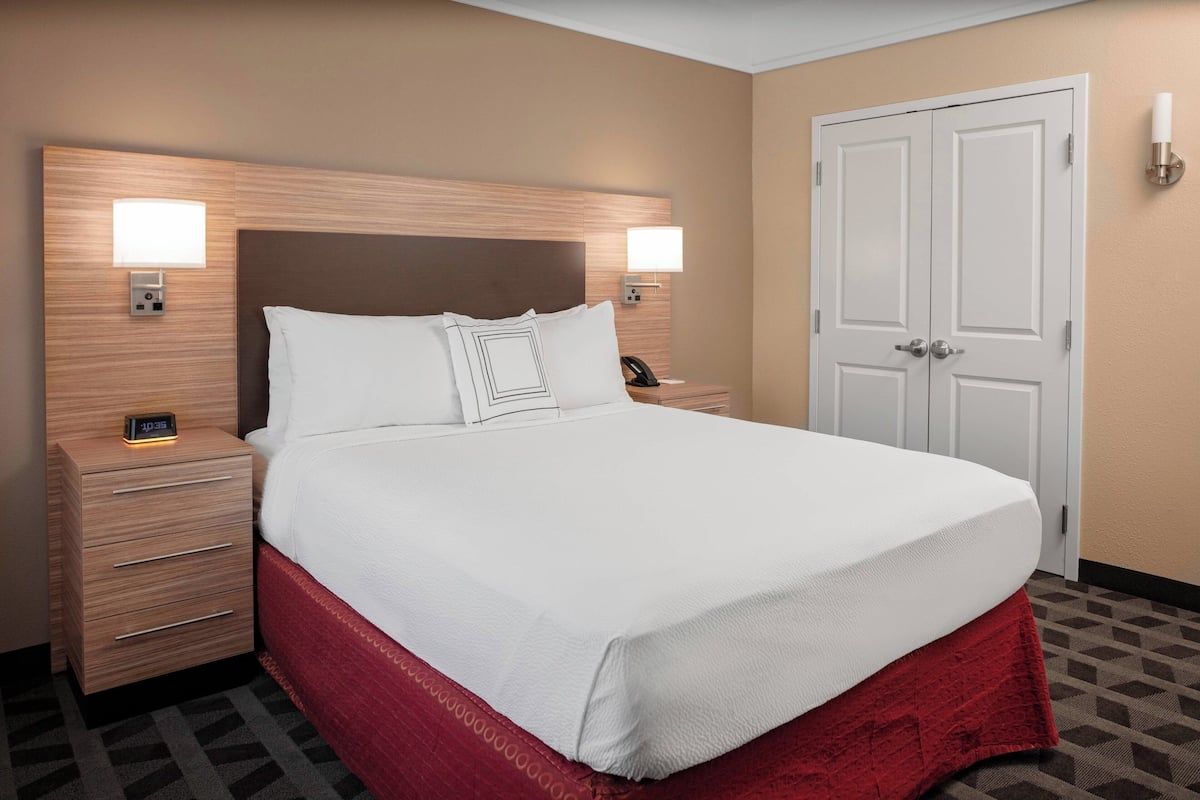 Suite, 1 Bedroom | Premium bedding, pillowtop beds, desk, laptop workspace