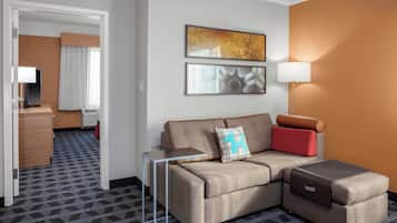 Suite, 1 soverom | Sengetøy av topp kvalitet, senger med overmadrass og skrivebord