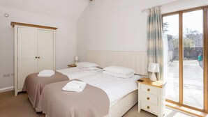 Traditional Cottage, 2 Bedrooms - Bright Cotswolds Home near Littleworth (Faringdon)