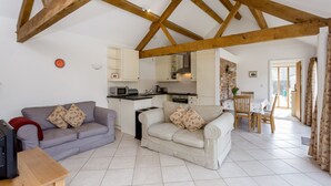 Traditional Cottage, 2 Bedrooms | Living area - Bright Cotswolds Home near Littleworth (Faringdon)