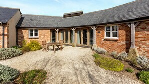 BBQ/picnic area - Classic Cotswolds Home near Littleworth (Faringdon)