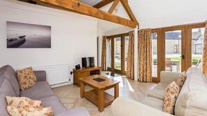 Traditional Cottage, 2 Bedrooms | Living area - Classic Cotswolds Home near Littleworth (Faringdon)