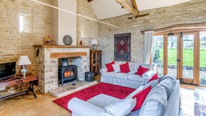Unclassified image, 3 of 19, button - Classical Cotswolds Barn Conversion by Nature Rese (Burford)