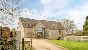 Unclassified image, 2 of 19, button - Classical Cotswolds Barn Conversion by Nature Rese (Burford)