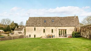 Unclassified image, 4 of 19, button - Classical Cotswolds Barn Conversion by Nature Rese (Burford)