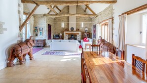 Unclassified image, 5 of 19, button - Classical Cotswolds Barn Conversion by Nature Rese (Burford)