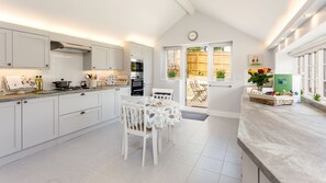 Traditional Cottage, 3 Bedrooms | Private kitchen | Fridge, microwave, oven, stovetop - Elegant Victorian Conversion in Oxfordshire (Chipping Norton)