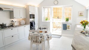 Traditional Cottage, 3 Bedrooms | Private kitchen | Fridge, microwave, oven, stovetop