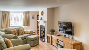 Traditional Cottage, 3 Bedrooms | Living room - Elegant Victorian Conversion in Oxfordshire (Chipping Norton)