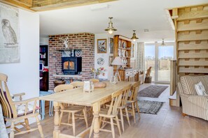 Classic Cottage, 2 Bedrooms | In-room dining - Enchanting Family Barn Home in Gloucestershire  (Lechlade)