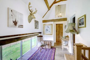 Interior detail - Enchanting Family Barn Home in Gloucestershire (Lechlade)