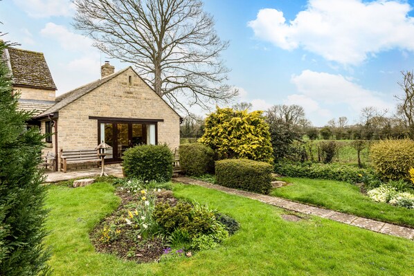 Cottage, 1 Bedroom | Garden view - Modern Single Story Village Home Near Lechlade  (Lechlade)