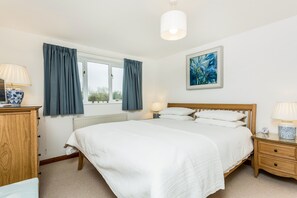 Cottage, 1 Bedroom | 1 bedroom, premium bedding, individually decorated - Modern Single Story Village Home Near Lechlade  (Lechlade)
