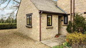 Exterior detail - Modern Single Story Village Home Near Lechlade  (Lechlade)
