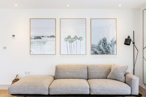 Cottage, 5 phòng ngủ | Khu phòng khách | Lò sưởi 