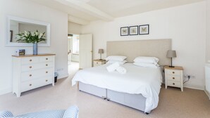 Cottage, 4 slaapkamers | Luxe beddengoed, een laptopwerkplek, een strijkplank/strijkijzer