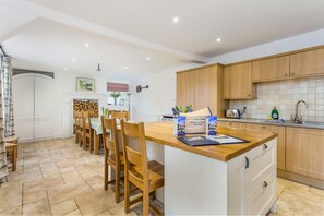 平房, 4 間臥室 | 私人廚房 | 電冰箱、微波爐、烤箱、爐台