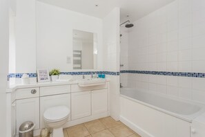 Cottage, 4 Bedrooms | Bathroom | Hair dryer, towels, toilet paper