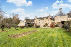 Garden - Spacious Cotswold Brewery Home in Gloucestershire  (Cheltenham)