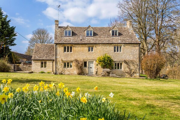 숙박 시설 정면