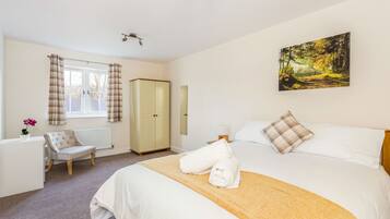 Cottage, 3 Bedrooms | Premium bedding, individually decorated, individually furnished