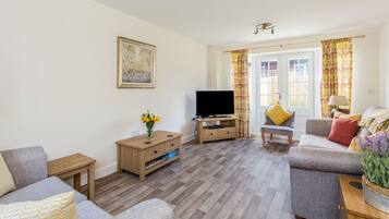 Cottage, 3 Bedrooms | Living area