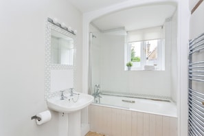 Cottage, 6 Bedrooms | Bathroom