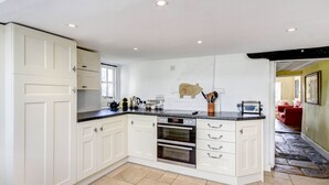 Unclassified image, 3 of 21, button - Stone Cottage close to village shop, pool & pub (Lechlade)