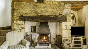 Unclassified image, 5 of 21, button - Stone Cottage close to village shop, pool & pub (Lechlade)