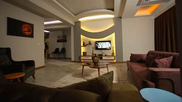 Dúplex Confort | Ropa de cama de alta calidad, muebles diferentes y escritorio