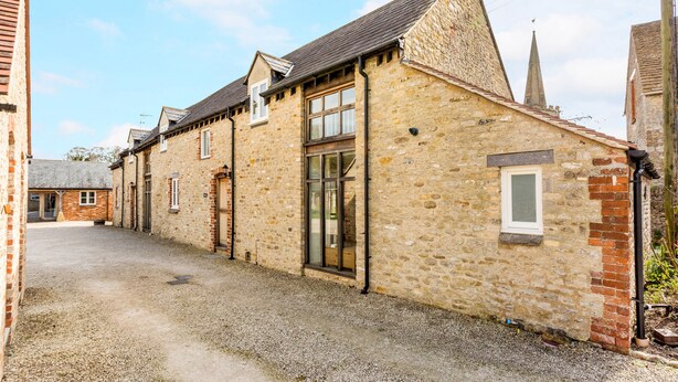 Exterior - Traditional Family Barn Conversion near Faringdon  (Faringdon)